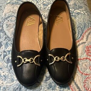 🎉SALE🎉$20 or 2 for $30🎉 Brand new Aerosoles black with gold flats